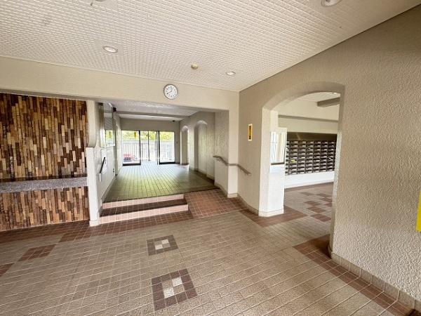サンハイツ宝塚五月台A棟 共用部写真（エントランス）