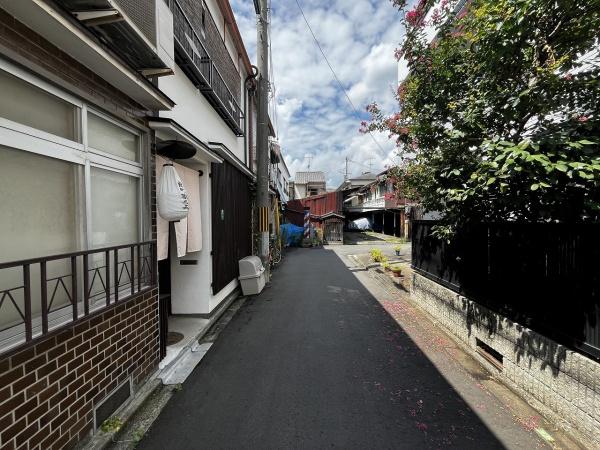 京都市上京区下長者町通六軒町西入利生町　中古テラスハウス 現地写真（前面道路含む現地写真）