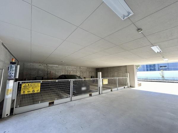 クラウンセゾン深井 共用部写真（駐車場）