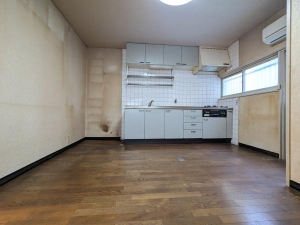 京都市右京区太秦御所ノ内町　中古戸建 内観写真（リビング）