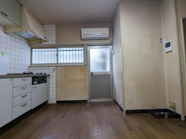 京都市右京区太秦御所ノ内町　中古戸建 内観写真（リビング）