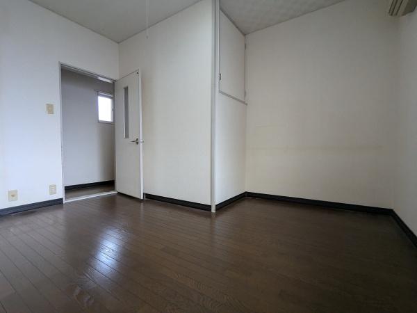 京都市右京区太秦御所ノ内町　中古戸建 内観写真（リビング以外の居室）