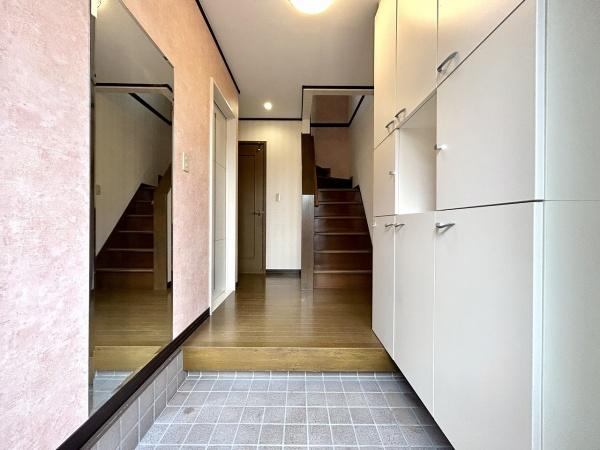羽曳野市西浦　中古戸建 現地写真（玄関）