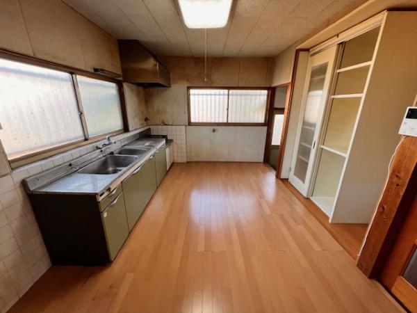 和歌山県岩出市金池字貴能地　中古戸建 内観写真（リビング）