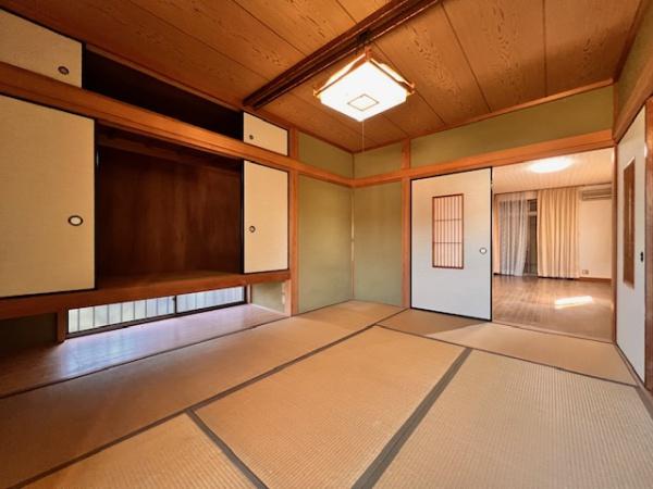 和歌山県岩出市金池字貴能地　中古戸建 内観写真（リビング以外の居室）