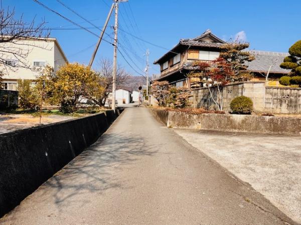 和歌山県岩出市金池字貴能地　中古戸建 現地写真（前面道路含む現地写真）