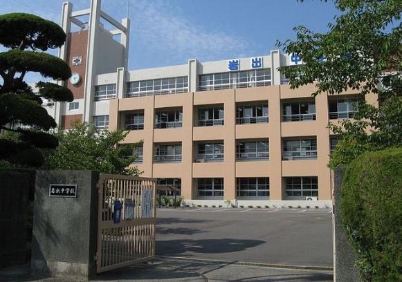 和歌山県岩出市金池字貴能地　中古戸建 中学校
