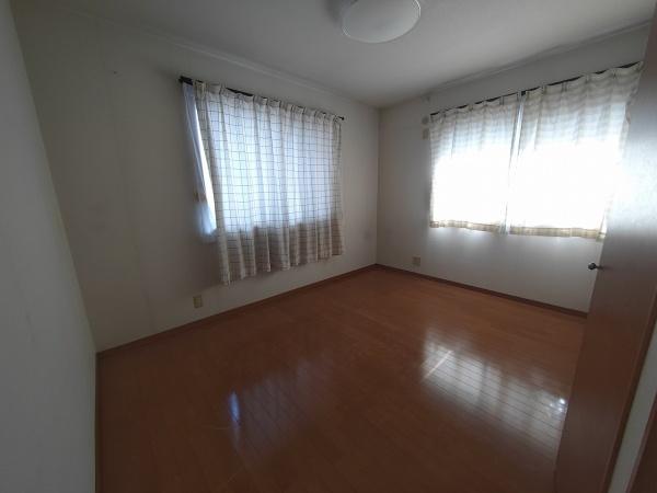 岡山県岡山市東区広谷　中古戸建 内観写真（リビング以外の居室）