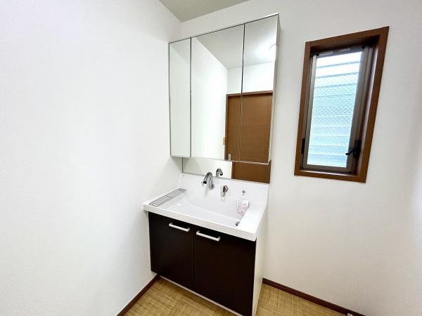 堺市美原区南余部西1丁目　中古戸建 内観写真（洗面台・洗面所）