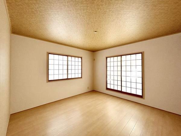 堺市美原区南余部西1丁目　中古戸建 内観写真（リビング以外の居室）