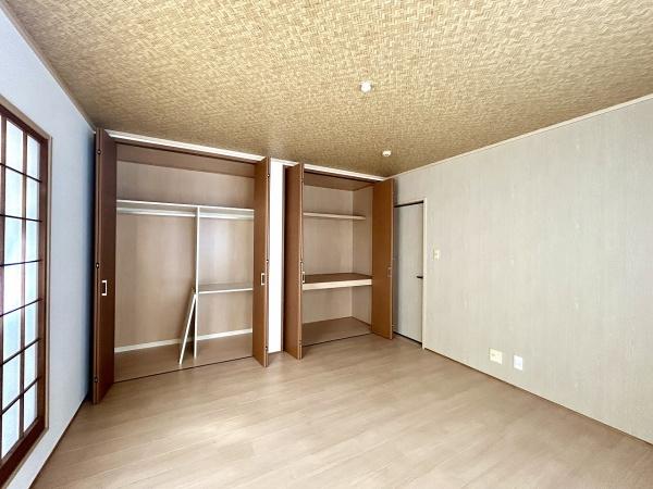 堺市美原区南余部西1丁目　中古戸建 内観写真（リビング以外の居室）