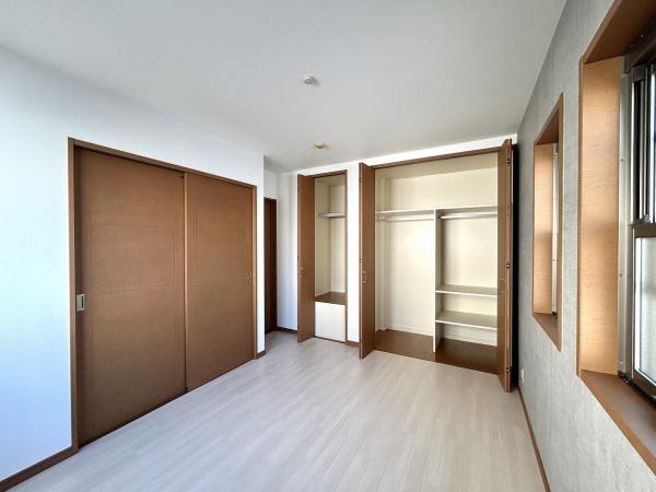堺市美原区南余部西1丁目　中古戸建 内観写真（リビング以外の居室）