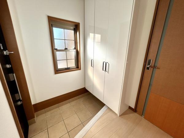 堺市美原区南余部西1丁目　中古戸建 現地写真（玄関）