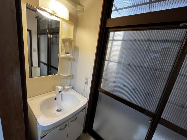 京都市右京区西院西高田町　中古戸建 内観写真（洗面台・洗面所）