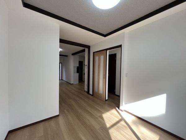 京都市右京区嵯峨広沢北下馬野町　中古戸建 内観写真（リビング）