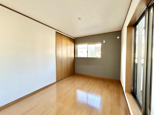 堺市中区深井水池町　中古戸建 内観写真（リビング以外の居室）