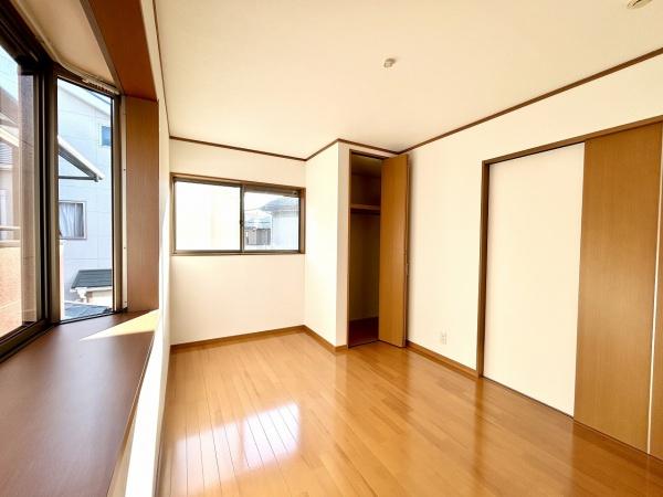 堺市中区深井水池町　中古戸建 内観写真（リビング以外の居室）