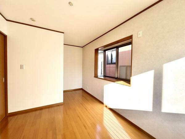 堺市中区深井水池町　中古戸建 内観写真（リビング以外の居室）