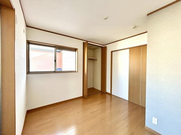堺市中区深井水池町　中古戸建 内観写真（リビング以外の居室）