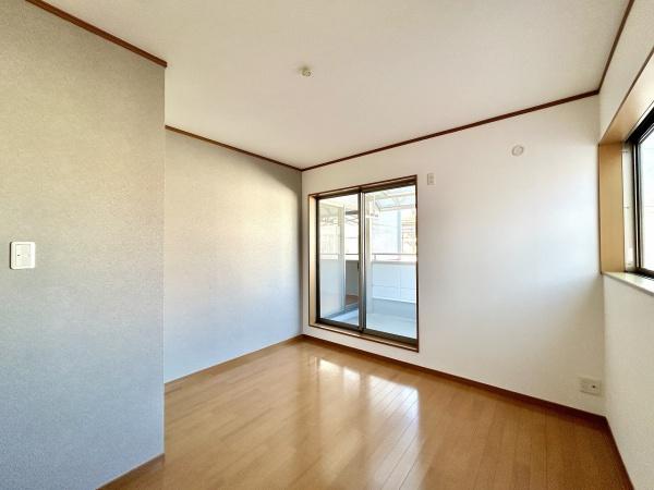 堺市中区深井水池町　中古戸建 内観写真（リビング以外の居室）