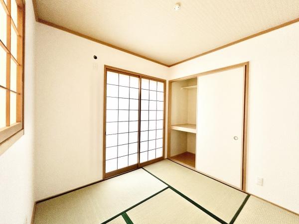 堺市中区深井水池町　中古戸建 内観写真（リビング以外の居室）