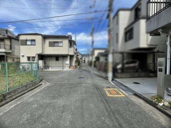 八尾市青山町2丁目　中古戸建 現地写真（前面道路含む現地写真）
