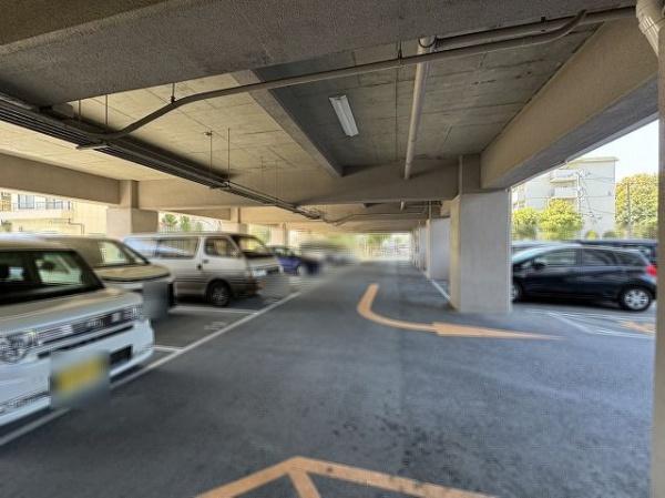 パークハイツ千島 共用部写真（駐車場）