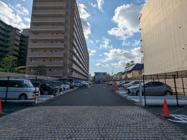 ライオンズマンション四条大宮ガーデンシティ 共用部写真（駐車場）