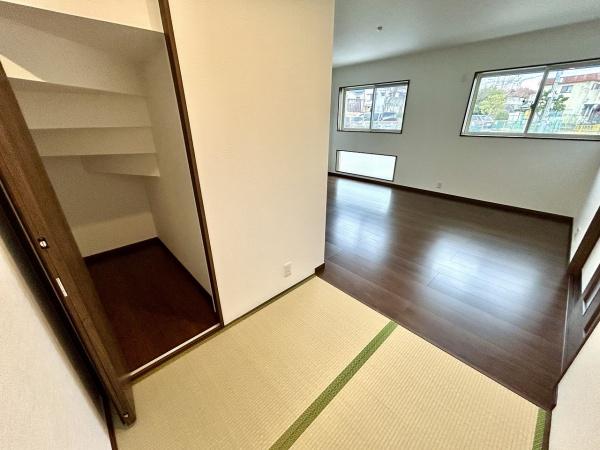 堺市美原区平尾　中古戸建 内観写真（リビング）
