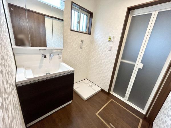 堺市美原区平尾　中古戸建 内観写真（洗面台・洗面所）
