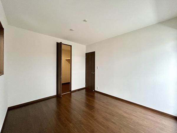 堺市美原区平尾　中古戸建 内観写真（リビング以外の居室）