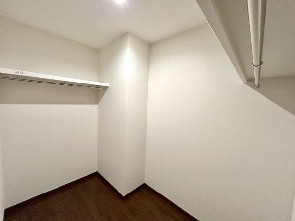 堺市美原区平尾　中古戸建 内観写真（収納）