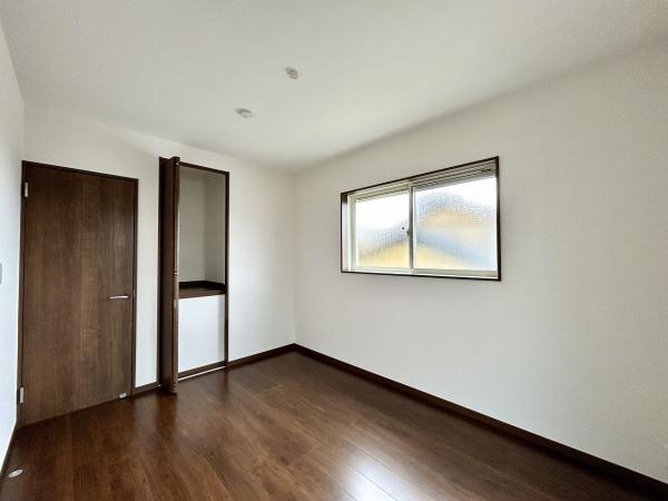 堺市美原区平尾　中古戸建 内観写真（リビング以外の居室）