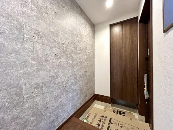堺市美原区平尾　中古戸建 現地写真（玄関）