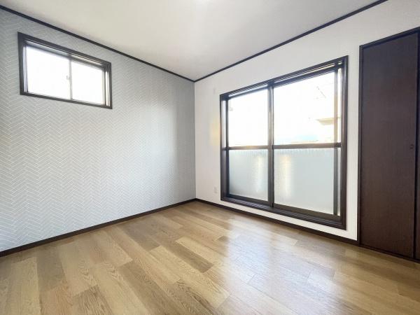 京都市北区紫竹牛若町　中古戸建 内観写真（リビング以外の居室）
