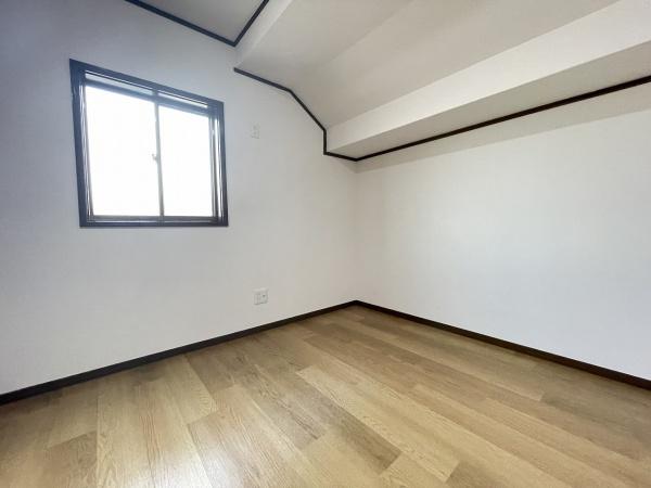 京都市北区紫竹牛若町　中古戸建 内観写真（リビング以外の居室）