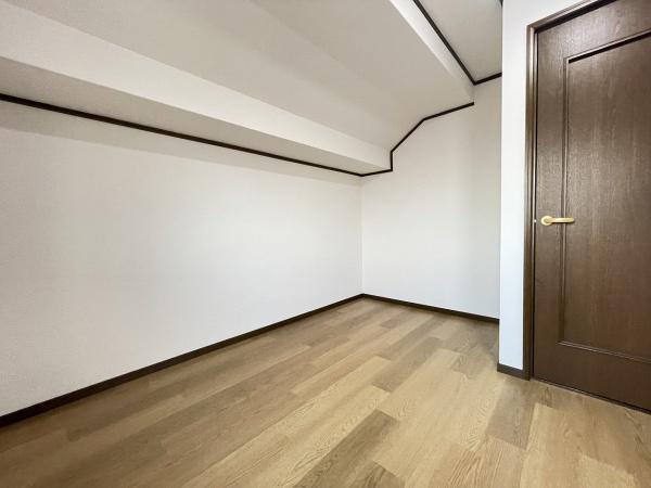 京都市北区紫竹牛若町　中古戸建 内観写真（リビング以外の居室）