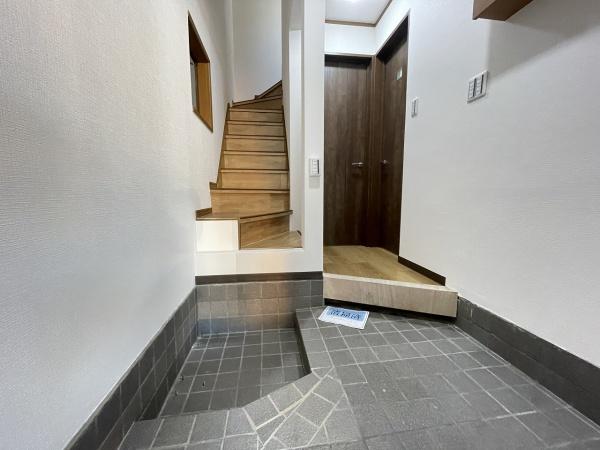 京都市北区紫竹牛若町　中古戸建 現地写真（玄関）