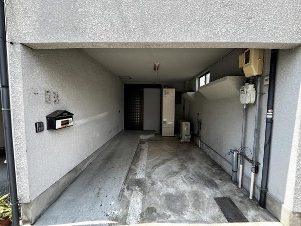 京都市北区紫竹牛若町　中古戸建 現地写真（駐車場）
