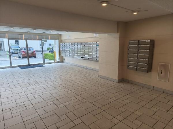 山科音羽マンションA棟 共用部写真（エントランス）