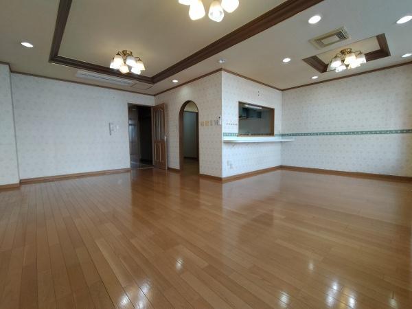 ラレーブ京都大宮堀川通　事務所併用住宅 内観写真（リビング）