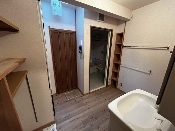 京都市左京区岩倉中在地町　中古テラスハウス 内観写真（洗面台・洗面所）