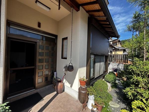 京都市山科区北花山山田町　中古戸建 現地写真（玄関）