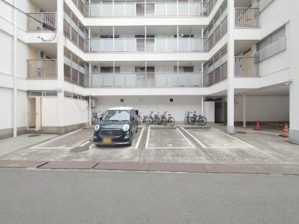 パレスハイツ京橋 共用部写真（駐車場）