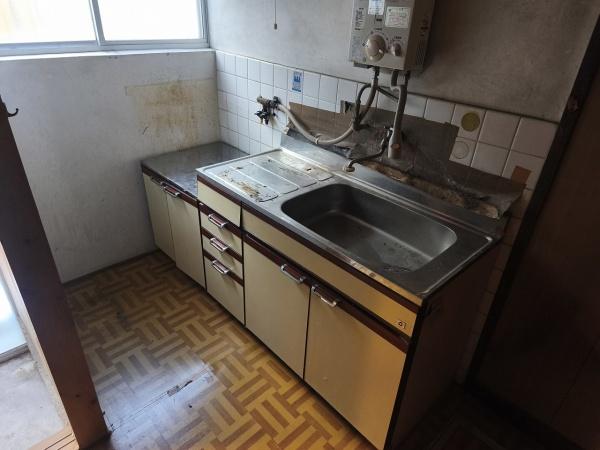 京都市山科区御陵荒巻町　中古戸建 内観写真（キッチン）