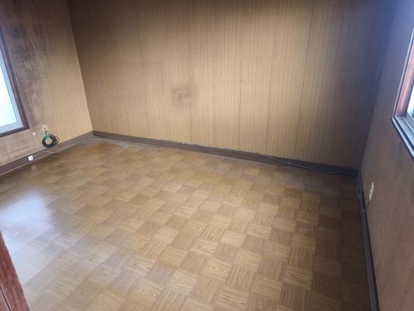 京都市山科区御陵荒巻町　中古戸建 内観写真（リビング以外の居室）