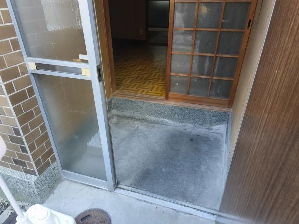 京都市山科区御陵荒巻町　中古戸建 現地写真（玄関）