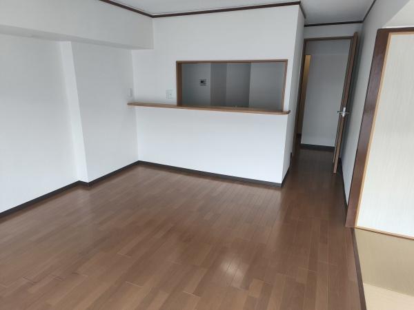 山科音羽マンションA棟 内観写真（リビング）