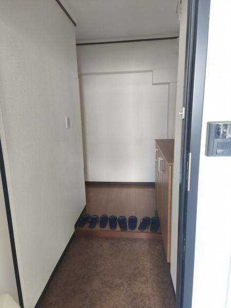 山科音羽マンションA棟 現地写真（玄関）