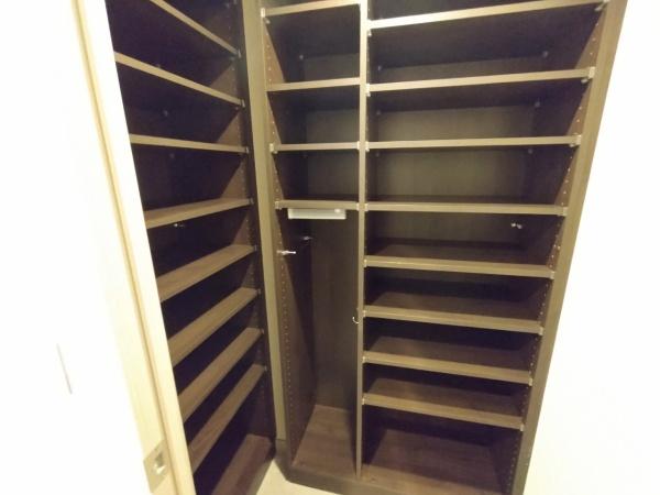 ジオタワー堺筋本町 内観写真（収納）